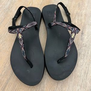 Reef  Aztec print T-strap sandals